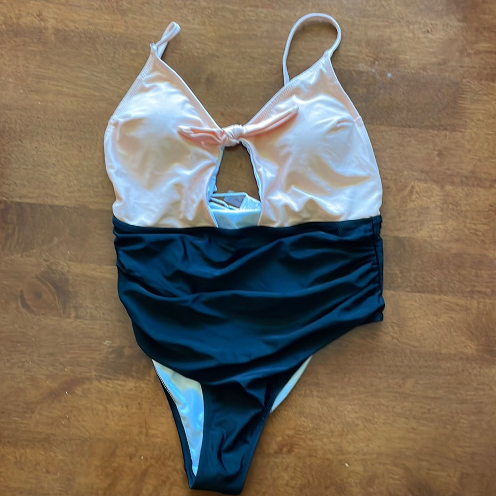 Cupshe NWT one piece peekaboo bathing suit